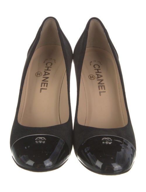 Chanel 2009 Interlocking CC Logo Pumps