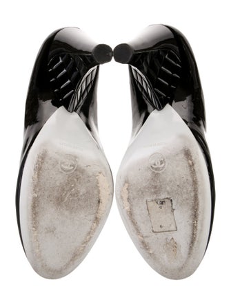 Chanel Quilted Pattern Patent Leather Pumps