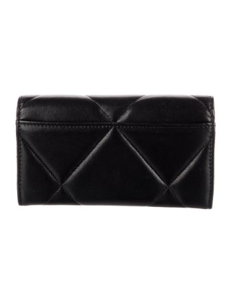 Chanel 19 Interlocking CC Logo Compact Wallet