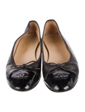 Chanel Interlocking CC Logo Leather Ballet Flats