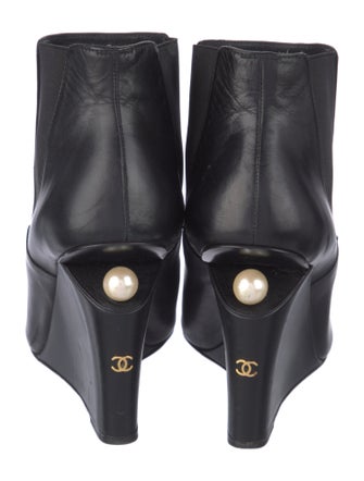 Chanel Interlocking CC Logo Leather Chelsea Boots