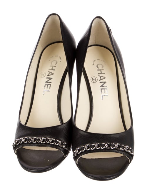 Chanel Interlocking CC Logo Leather Pumps