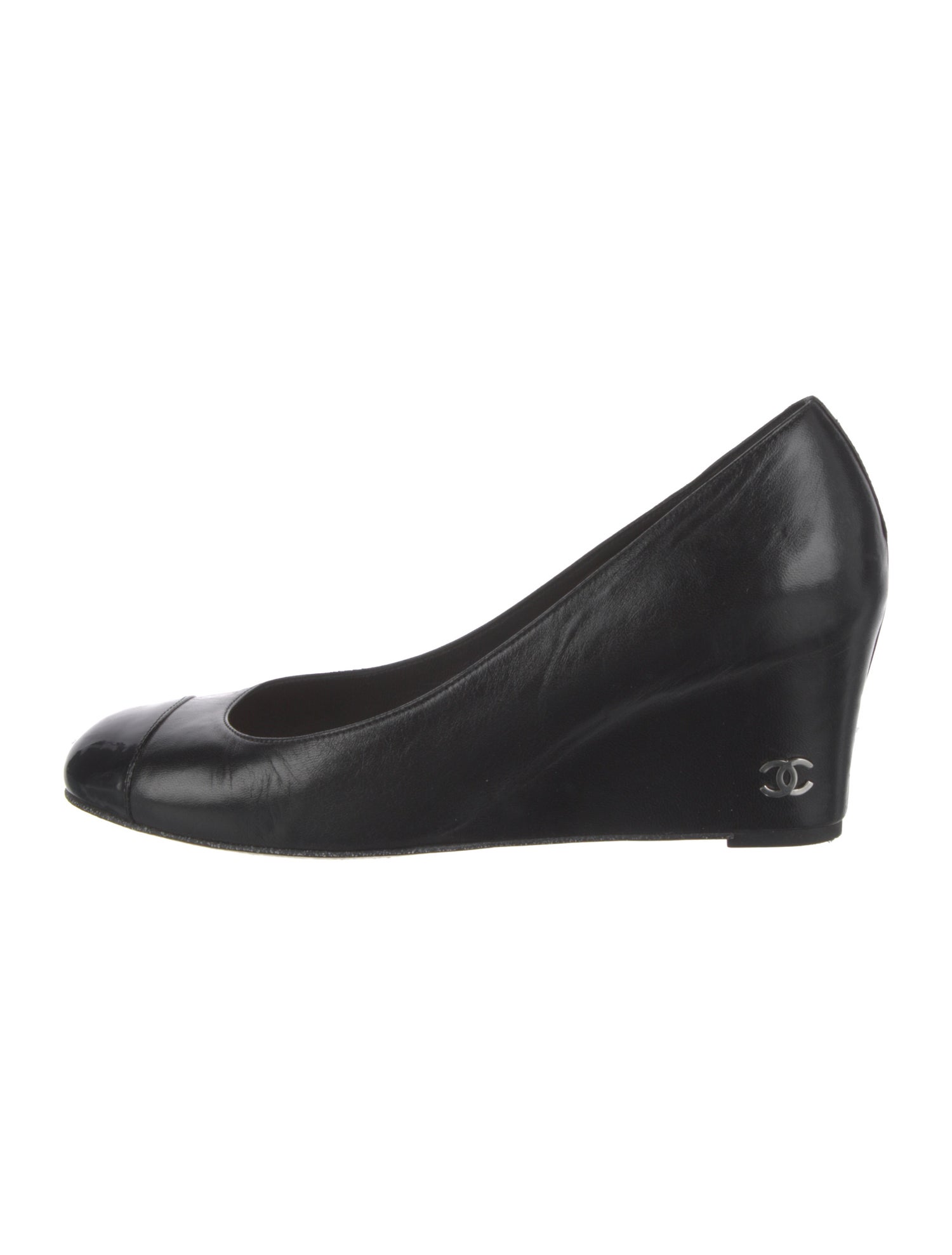 Chanel Interlocking CC Logo Leather Pumps