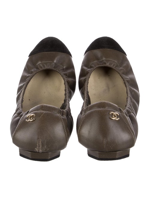 Chanel Interlocking CC Logo Leather Ballet Flats