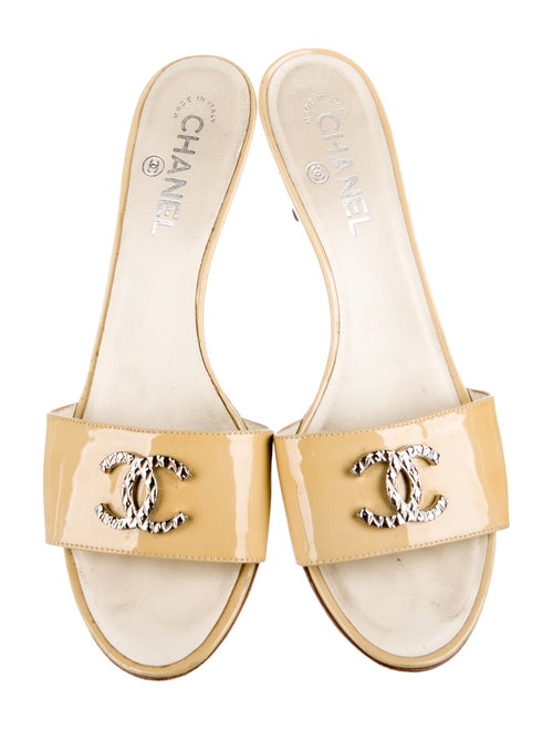 Chanel Interlocking CC Logo Patent Leather Slides