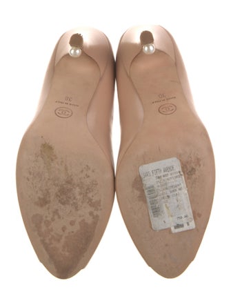Chanel Interlocking CC Logo Leather Pumps
