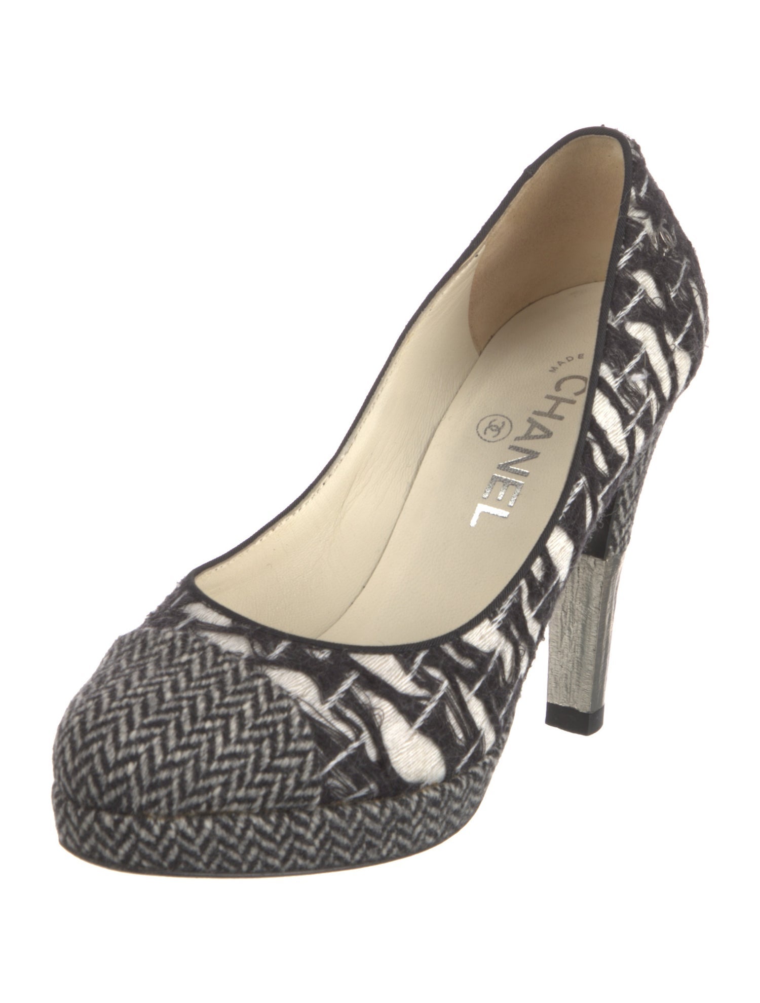 Chanel 2010 Interlocking CC Logo Pumps