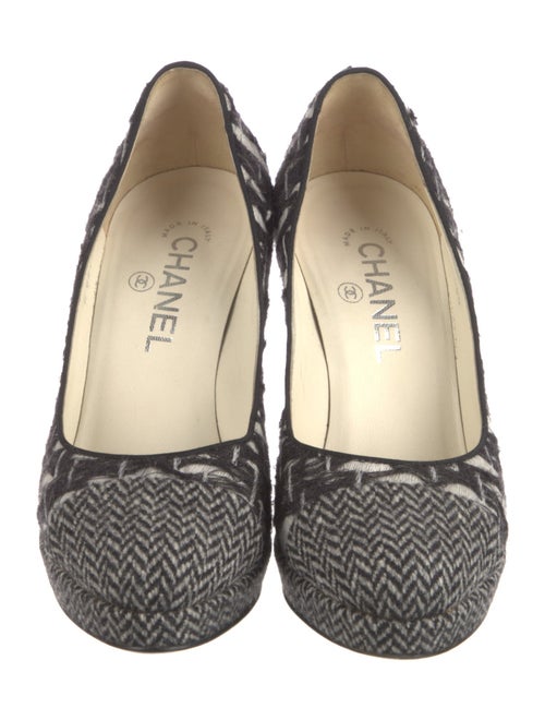 Chanel 2010 Interlocking CC Logo Pumps