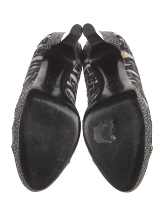 Chanel 2010 Interlocking CC Logo Pumps