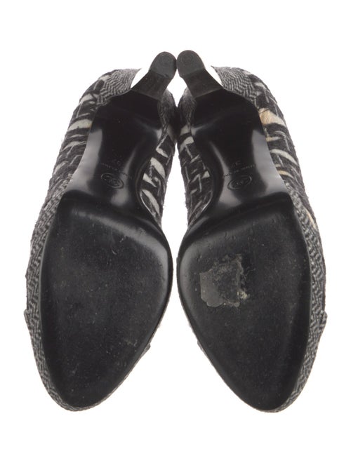 Chanel 2010 Interlocking CC Logo Pumps