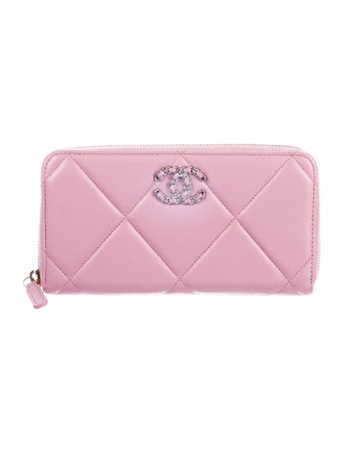 Chanel 2022 Interlocking CC Logo Continental Wallet