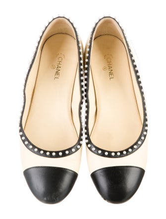 Chanel Interlocking CC Logo Leather Flats