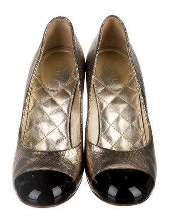 Chanel Interlocking CC Logo Calfskin Pumps