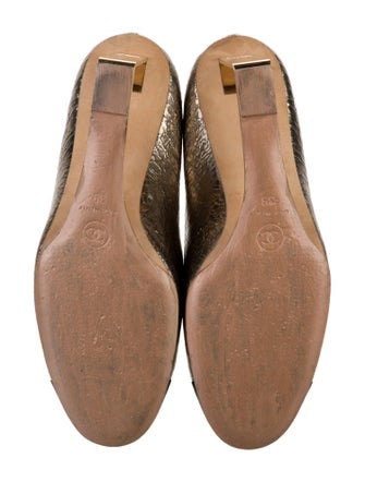 Chanel Interlocking CC Logo Calfskin Pumps