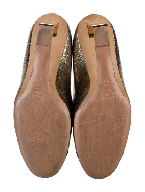 Chanel Interlocking CC Logo Calfskin Pumps