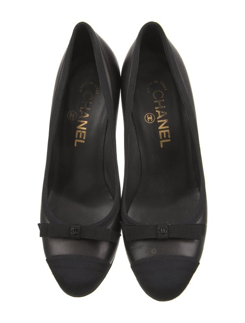 Chanel Interlocking CC Logo Leather Pumps