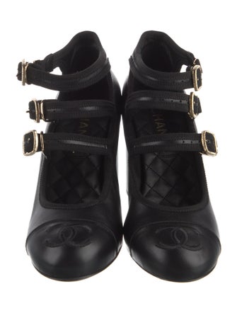 Chanel 2025 Interlocking CC Logo Pumps