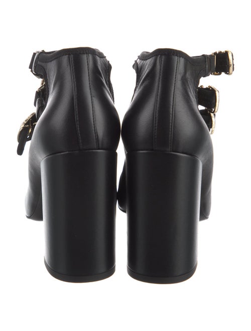 Chanel 2025 Interlocking CC Logo Pumps