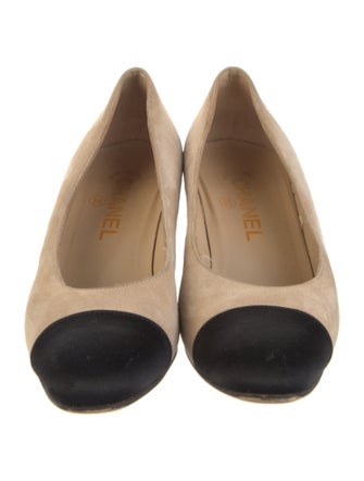 Chanel 2017 Interlocking CC Logo Pumps