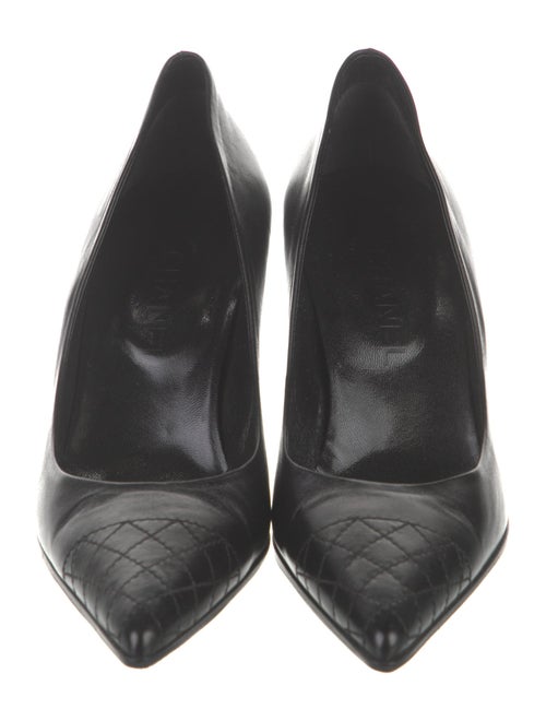 Chanel 2004 Interlocking CC Logo Pumps