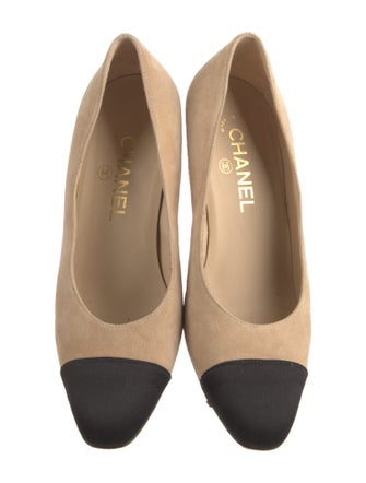 Chanel Interlocking CC Logo Suede Pumps