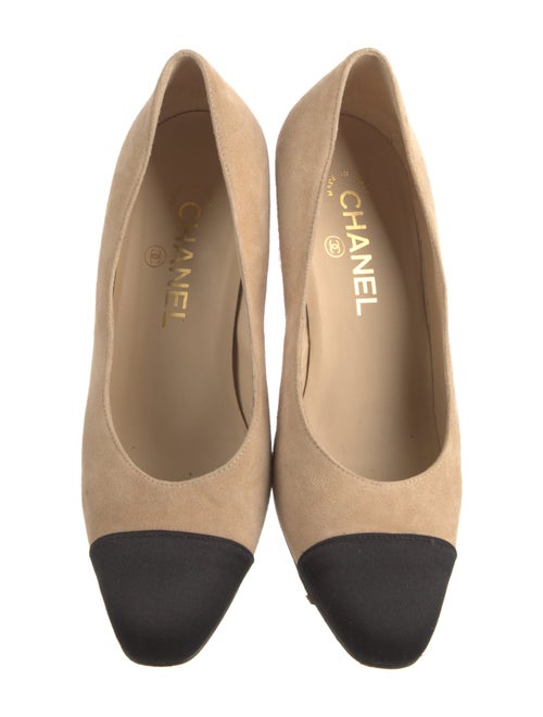 Chanel Interlocking CC Logo Suede Pumps
