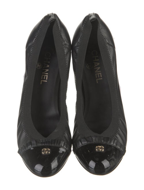 Chanel Interlocking CC Logo Leather Pumps