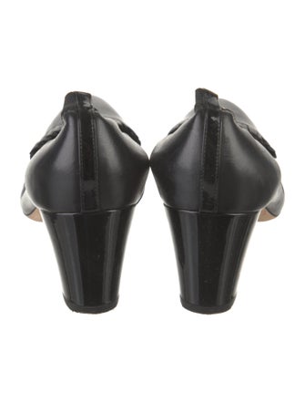 Chanel Interlocking CC Logo Leather Pumps