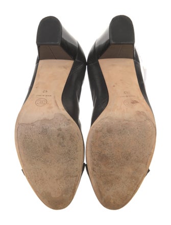 Chanel Interlocking CC Logo Leather Pumps