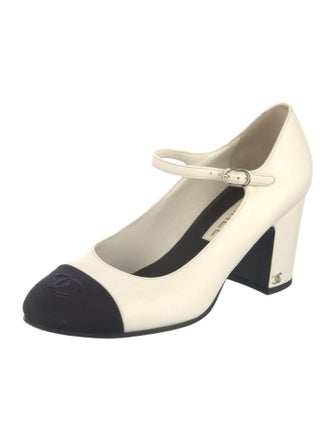 Chanel Interlocking CC Logo Leather Pumps