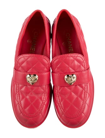 Chanel Interlocking CC Logo Leather Pumps