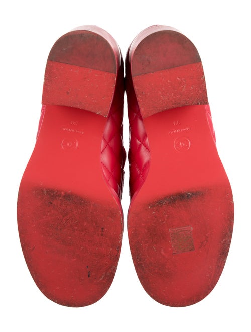 Chanel Interlocking CC Logo Leather Pumps