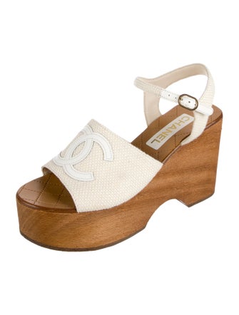 Chanel Interlocking CC Logo Tweed Pumps