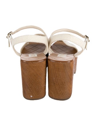 Chanel Interlocking CC Logo Tweed Pumps