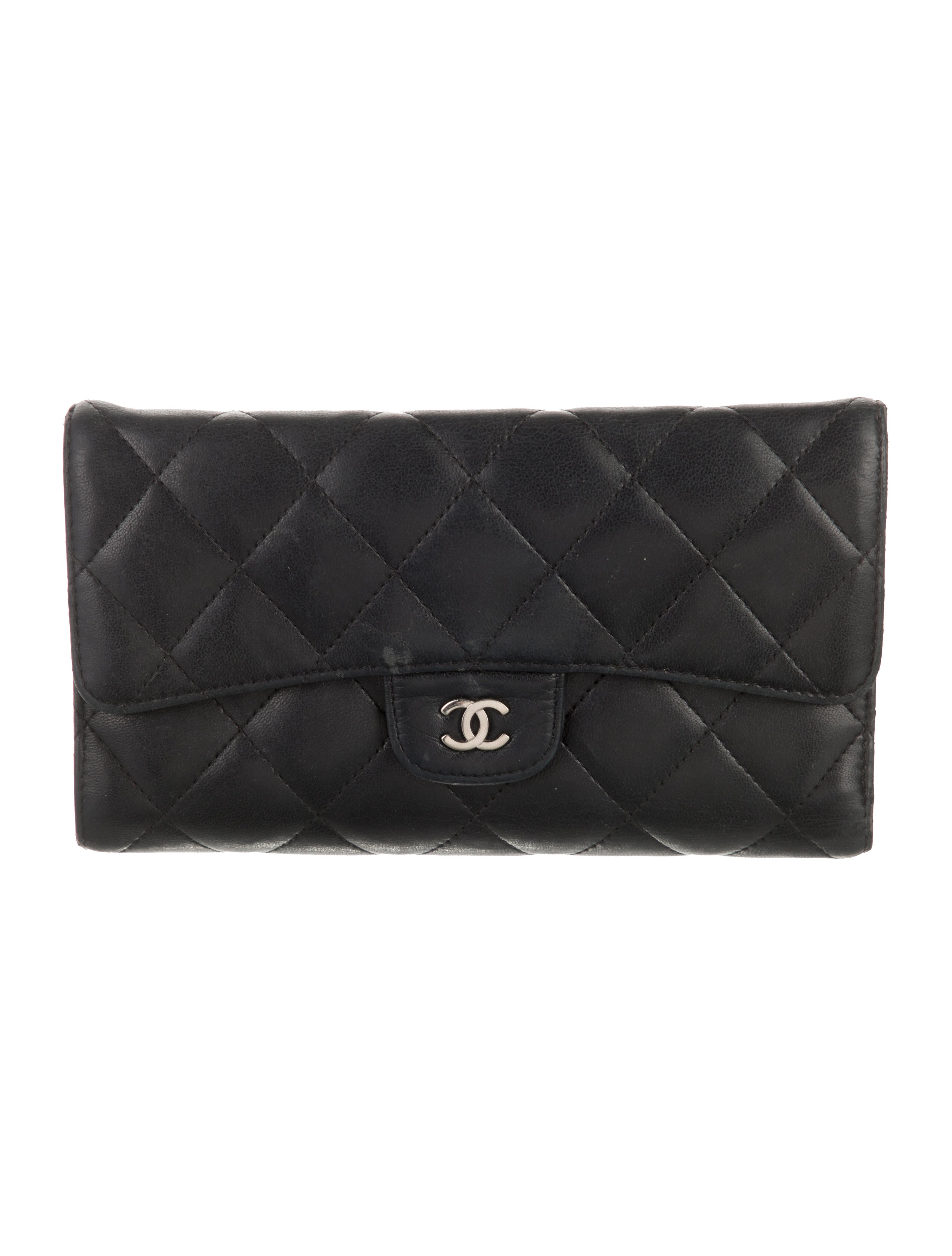 Chanel 2008-2009 Interlocking CC Logo Trifold Wallet