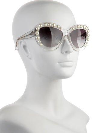 Chanel Interlocking CC Logo Cat-Eye Sunglasses
