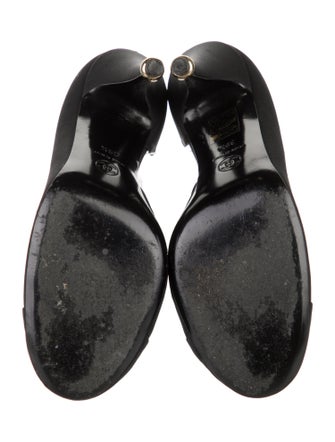 Chanel Interlocking CC Logo D'Orsay Pumps