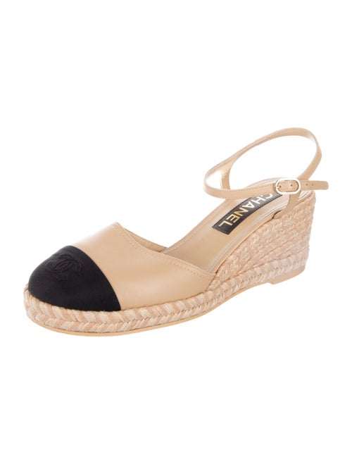 Chanel Interlocking CC Logo Leather Slingback Pumps