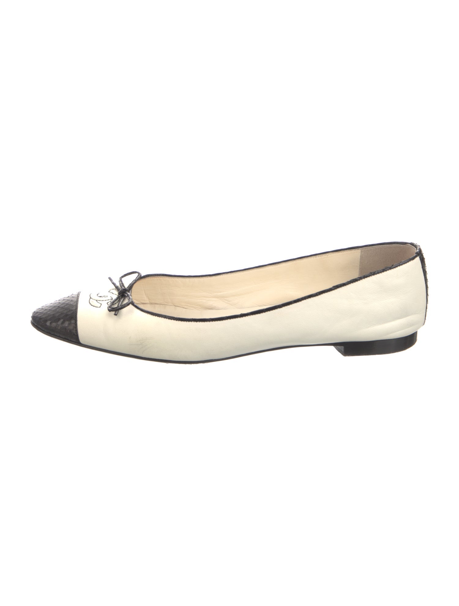 Chanel Interlocking CC Logo Leather Ballet Flats