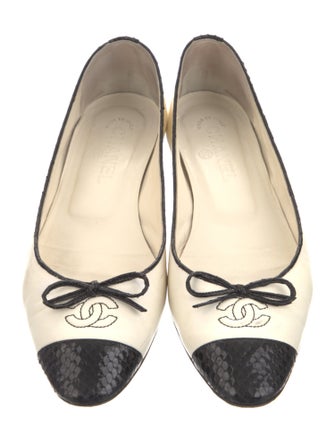 Chanel Interlocking CC Logo Leather Ballet Flats