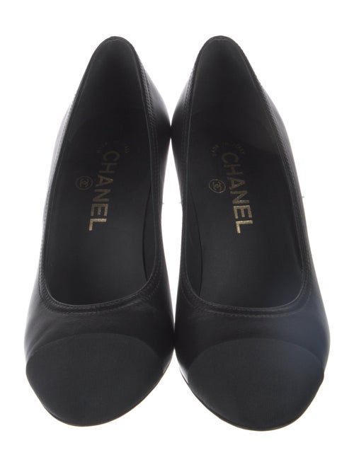 Chanel Interlocking CC Logo Leather Pumps