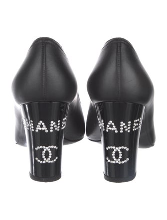 Chanel Interlocking CC Logo Leather Pumps