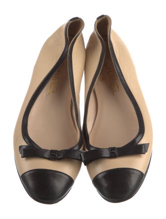 Chanel Interlocking CC Logo Leather Ballet Flats