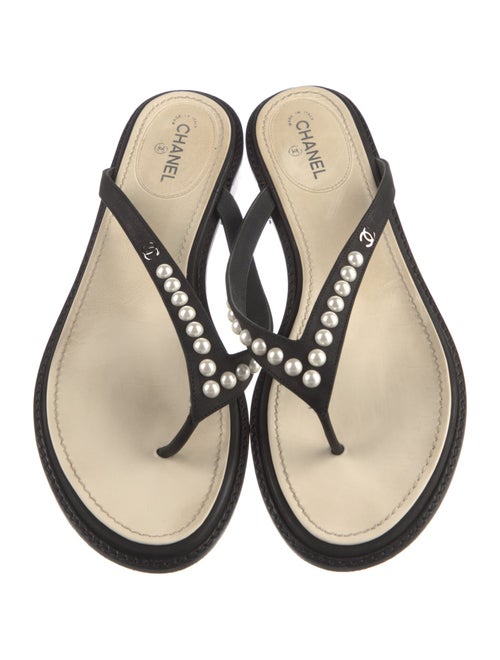 Chanel 2019 Interlocking CC Logo Flip Flops