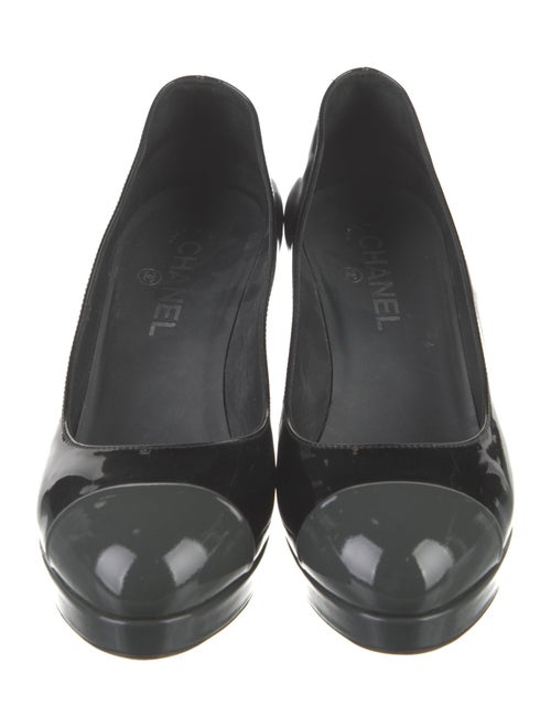 Chanel Interlocking CC Logo Patent Leather Pumps