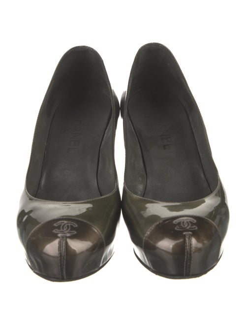 Chanel Interlocking CC Logo Patent Leather Pumps