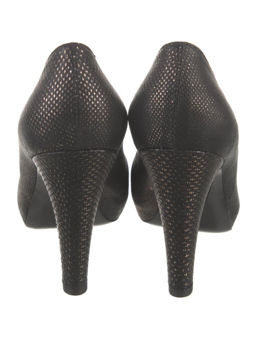 Chanel Interlocking CC Logo Leather Pumps