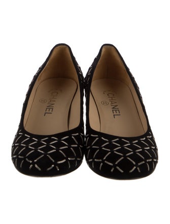 Chanel Interlocking CC Logo Suede Pumps
