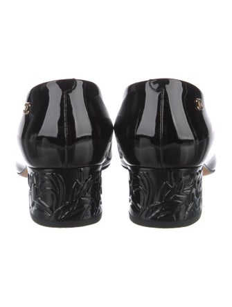 Chanel Interlocking CC Logo Patent Leather Pumps