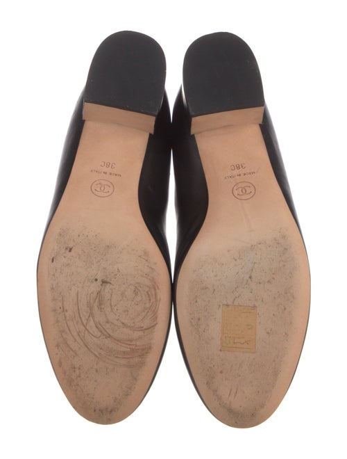 Chanel Interlocking CC Logo Leather Pumps
